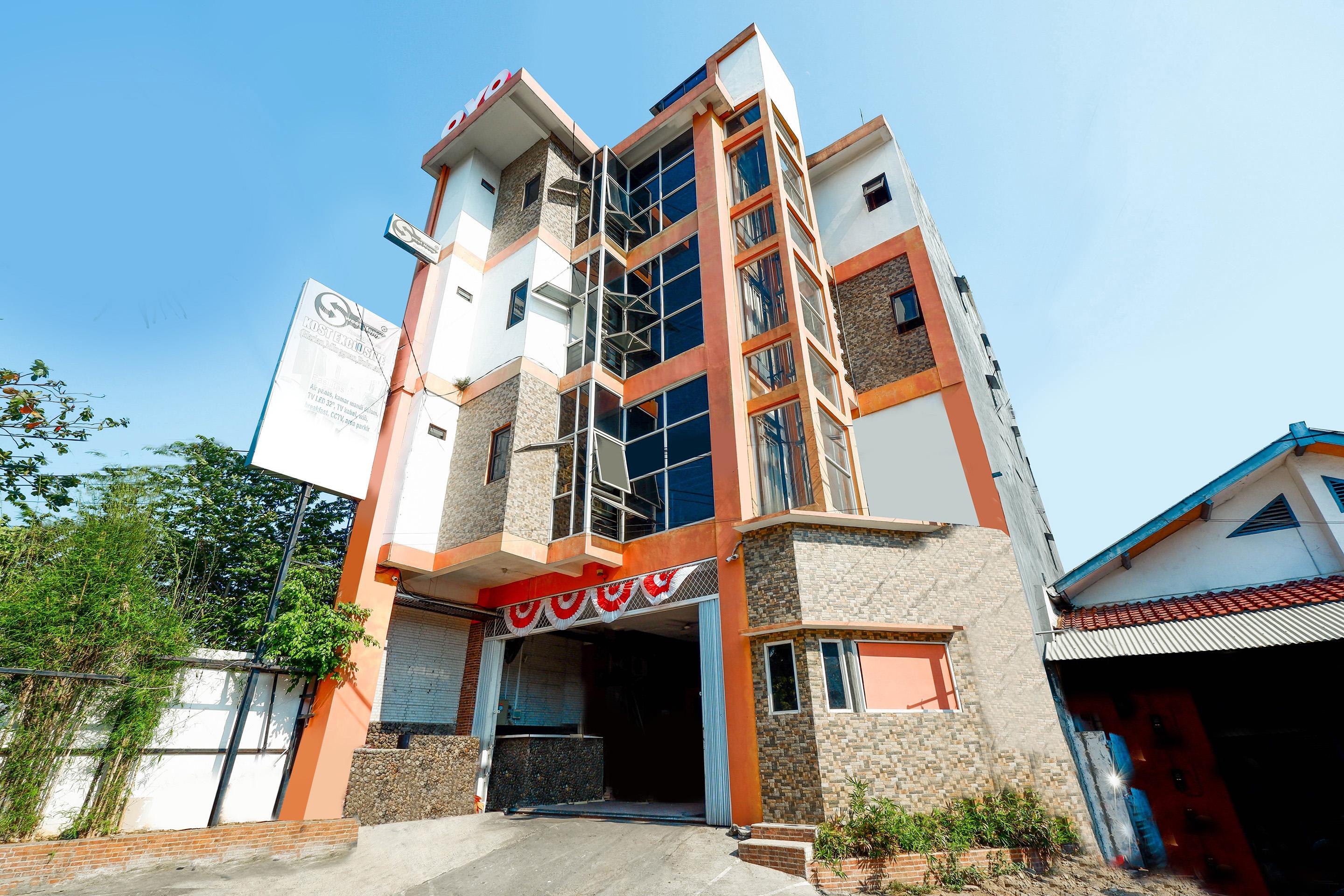 Cozy Centre Simpang Lima Semarang Hotel Exterior photo