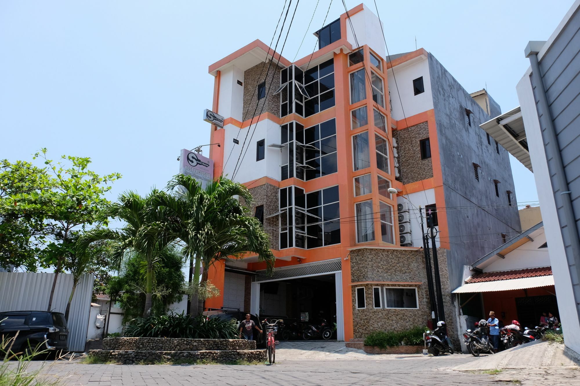 Cozy Centre Simpang Lima Semarang Hotel Exterior photo