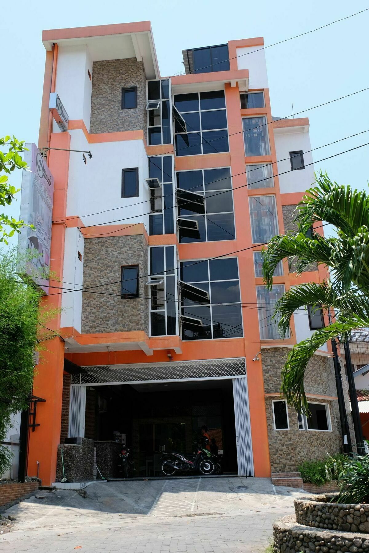 Cozy Centre Simpang Lima Semarang Hotel Exterior photo